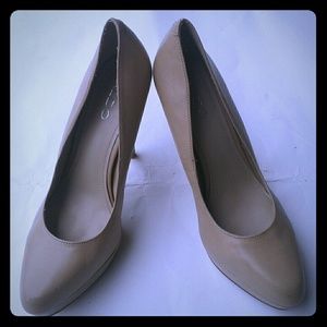Nude High Heel Pumps Size 40/10 NEW